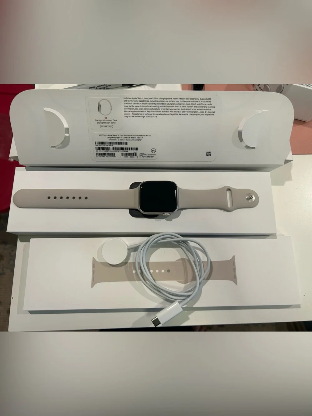 ✨Apple Watch SE 2 Cellular 44mm Starlight Aluminum Case with Starlight - M/L✨